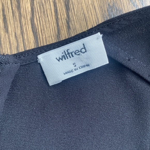 Black tank with flowers and back zipper detail - Picture 4 of 6